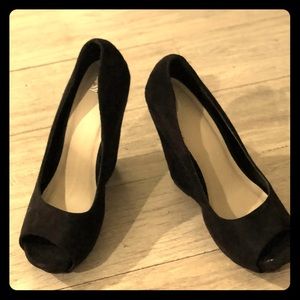 Gorgeous Black Wedge Heels